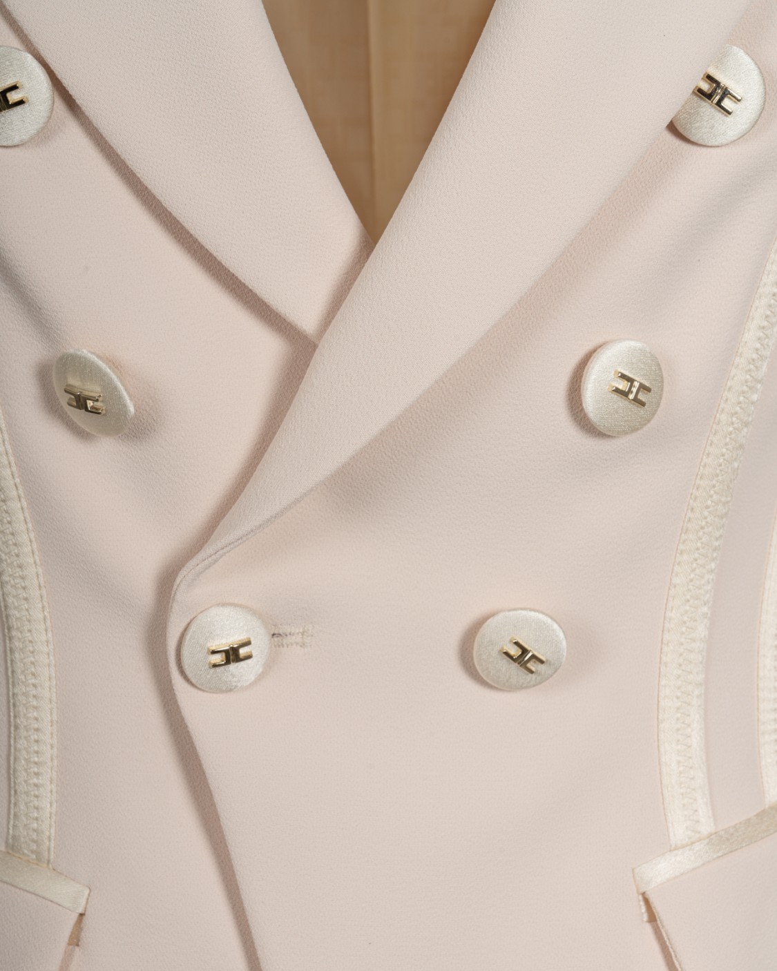shop ELISABETTA FRANCHI  Giacca: Elisabetta Franchi giacca in crêpe con dettagli in raso.
Spalle imbottite.
Fodera in raso monogram.
Inserti in raso.
Bottoni abbinati.
Patte applicate.
Vestibilità slim.
Composizione: 96%Poliestere 04%Elastan.
Made in Italy.. GI14251E2-193 number 3998817